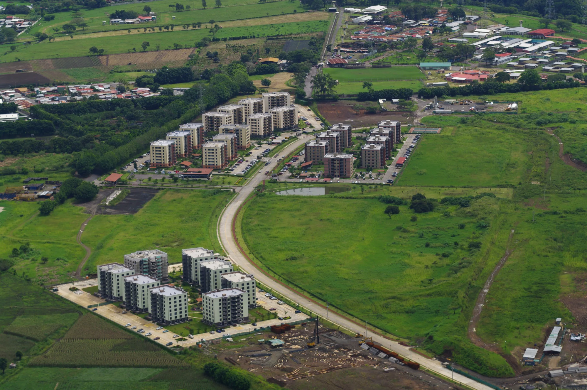 Vista aérea de un condominio de Concasa en Costa Rica, hacia 2005